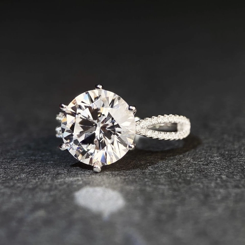 Luxurious Moissanite Ring 925 Sterling Silver Six Prong Engagement Ring For Women Sparkling Rhinestone Elegant Jewelry Anniversary Gift