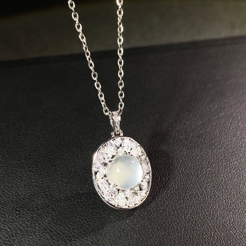 Elegant Oval Chalcedony Pendant Necklace For Women Copper Electroplated Rhinestone Inlaid Fashion Jewelry Necklace Gift