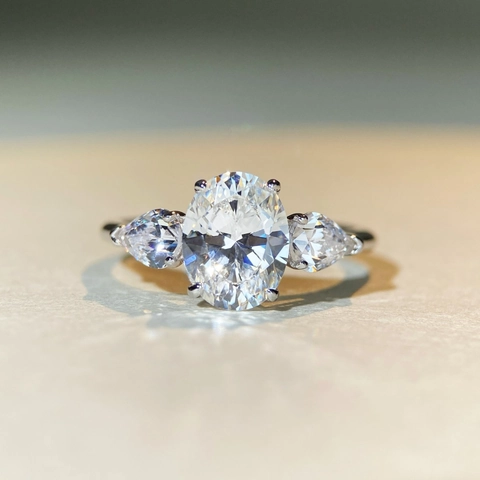 925 Sterlingsilber Ovaler Schnitt Drei Steine Ring Für Damen Luxus Himmelblau Rot Zirkonia Eingelegt Pendler Stil Fingerring Schmuck