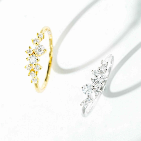 Anello in Argento Sterling 925 con Moissanite di Colore D Placcato Oro 18K Anello a Fascia a Grappolo Minimalista da Donna