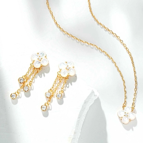 Elegant Four-leaf Clover Artificial Mother Of Pearl Jewelry Set For Women Copper Electroplated Rhinestone Necklace Earrings