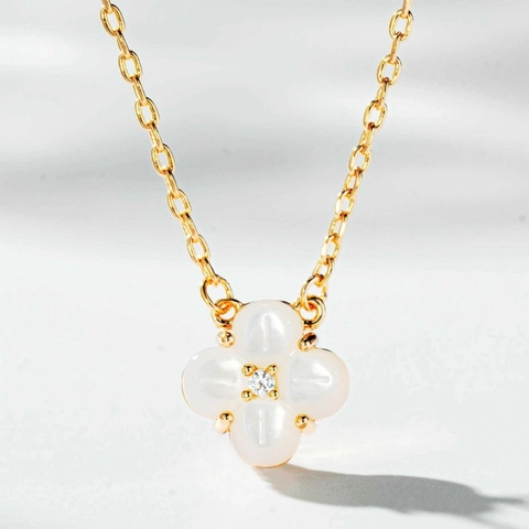 Elegant Four-leaf Clover Artificial Mother Of Pearl Jewelry Set For Women Copper Electroplated Rhinestone Necklace Earrings