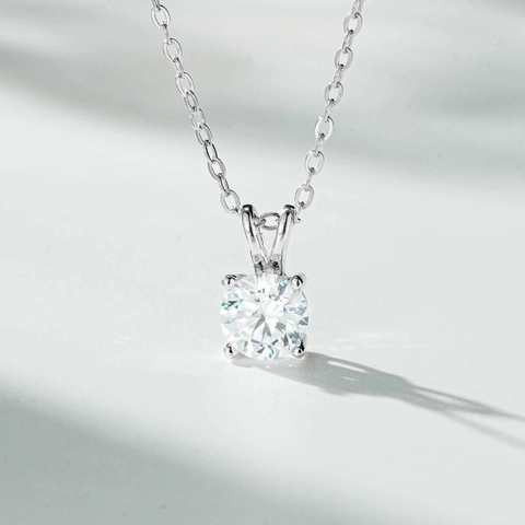 Collana Con Pendente Solitario in Argento Sterling 925 Per Donna 1ct Moissanite Zirconia Taglio Rotondo Gioielli Classici