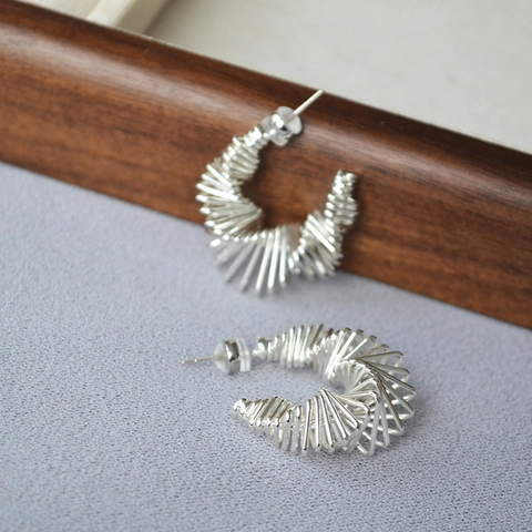 Orecchini a Bottone Lettera C in Rame Placcato Argento Con Perno in Argento Sterling 925 Design a Filo Intrecciato Cavo Gioielli da Donna