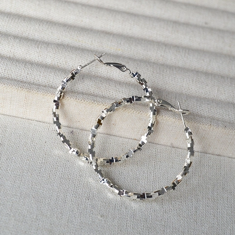 Orecchini a Cerchio Minimalisti con Texture Argento Frantumato Irregolare e Perno in Argento Sterling 925 Gioielli