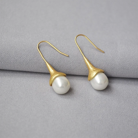 Vintage Matte Light Gold Copper Teardrop Artificial Pearl Drop Hook Earrings For Women Elegant Minimalist Jewelry Gift