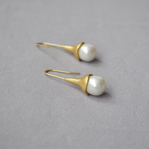 Vintage Matte Light Gold Copper Teardrop Artificial Pearl Drop Hook Earrings For Women Elegant Minimalist Jewelry Gift