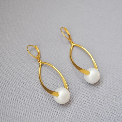 Brass Gold Plated Water Drop Hollow Frame Artificial Pearl Dangle Drop Earrings For Women Elegant Minimalist Jewelry