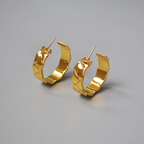 Orecchini a Cerchio in Ottone Placcato Oro 18K per Donna Motivo a Rombi Geometrici a Forma di C Gioielli Versatili