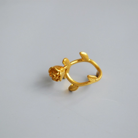 Bague Ouverte Ajustable en Laiton Plaqué Or Vintage Bourgeon de Rose pour Femme Design de Niche Bijoux Style Nature Branche