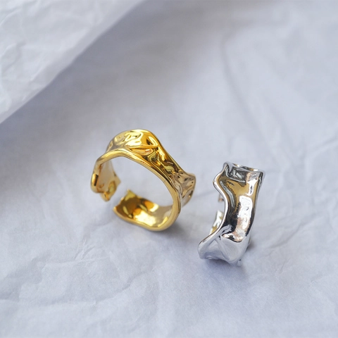 Anello Aperto Regolabile Minimalista con Texture Lava Vulcanica Irregolare per Donna Ottone Placcato Oro Argento Anello con Texture Martellata