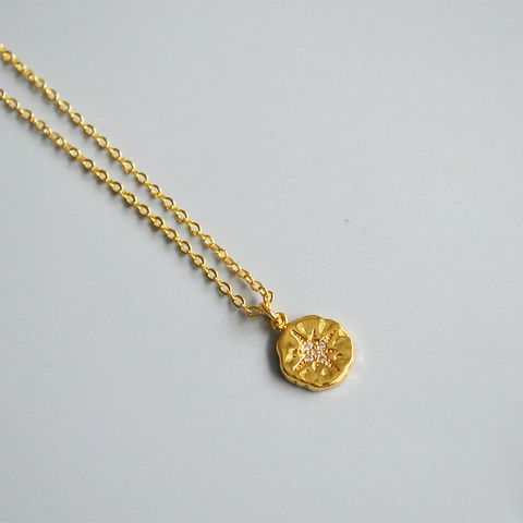 Minimalist 18K Gold Plated Copper Necklace For Women Sparkling Zirconia North Star Eight Pointed Star Round Coin Pendant Necklace Fashion Jewelry