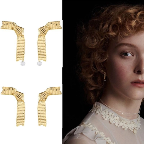 Eleganti Orecchini a Bottone con Fiocco in Ottone e Perno in Argento Sterling 925 Placcato Oro 18K Zirconia Design a Nastro Donna