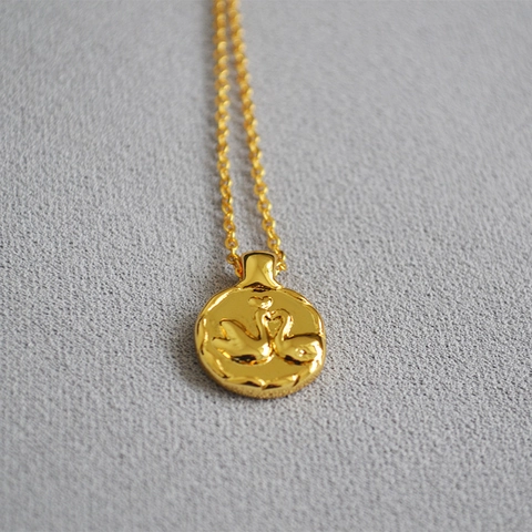 Collana con Pendente a Moneta Rotonda in Rame Vintage per Donna Rilievo Animale Cigno Gufo Ape Design Elegante Gioielli