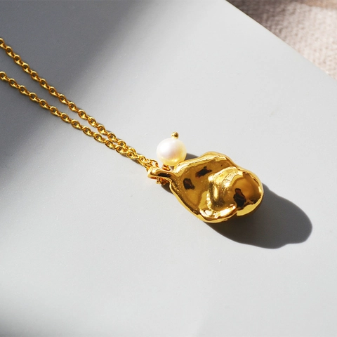 Baroque Irregular Melted Copper Pendant Necklace For Women Gold Plated Minimalist Freshwater Pearl Jewelry Accessory