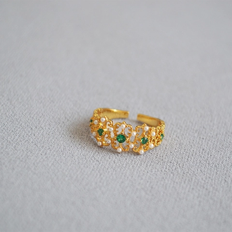 Vintage Palace Style Copper Carved Lace Open Ring Gold Plated Emerald Green Rhinestone Artificial Pearl Adjustable Ring For Women
