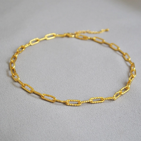 Collana a Catena a Graffetta in Ottone Placcato Oro 18K con Texture Martellata per Donna Gioielli Minimalisti