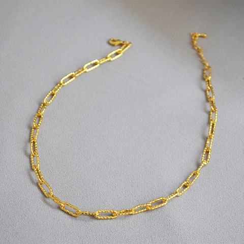 Collana a Catena a Graffetta in Ottone Placcato Oro 18K con Texture Martellata per Donna Gioielli Minimalisti