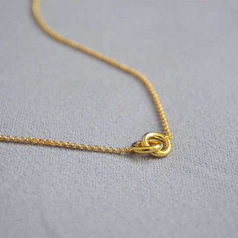 Minimalistische Messing Legierung Gold Vergoldet Doppel Ineinandergreifende Ring Anhänger Halskette Geometrische Damen Schmuck