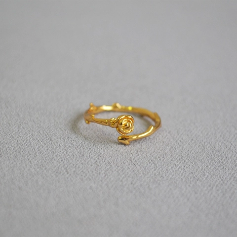 Elegante Anello in Ottone Placcato Oro a Forma di Rosa e Spine Aperto Regolabile Gioielli da Dito Botanici Vintage per Donna