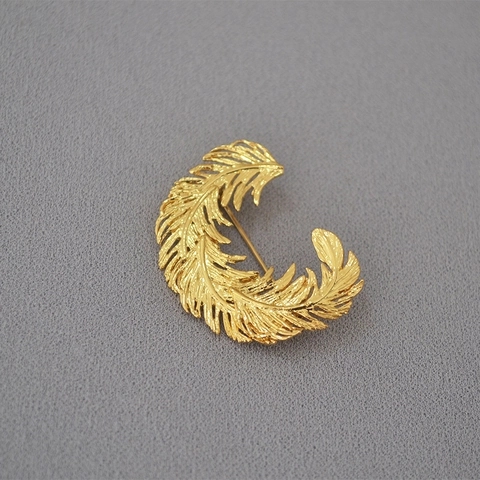 Vintage Messing 18K Vergoldet Phönixflügel Feder Brosche Für Damen Nischendesign Elegante Metall Anstecknadel Schmuck Geschenk
