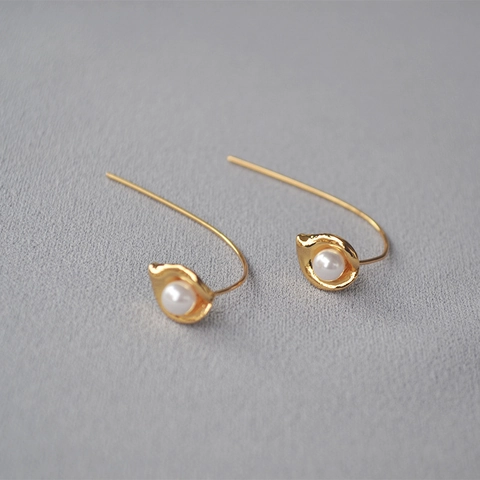 Elegante Messing Calla Lilie Blütenknospe Haken Ohrringe 18K Vergoldet Künstliche Perlen Tropfen Ohrringe Minimalistischer Schmuck Damen