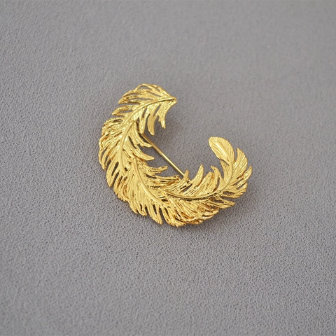 Vintage Messing 18K Vergoldet Phönixflügel Feder Brosche Für Damen Nischendesign Elegante Metall Anstecknadel Schmuck Geschenk