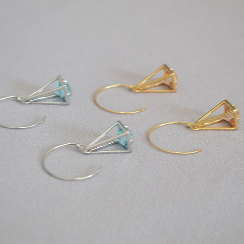 Orecchini Pendenti Geometrici Moderni a Gabbia di Piramide Con Zirconia Intarsiata in Ottone Placcato Oro per Donna Gioielli
