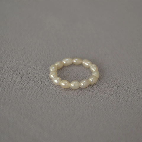 Eleganter Süßwasserperlen Elastischer Ring Für Damen Minimalistisch Reisförmige Perle Perlenring Handgefertigter Modeschmuck
