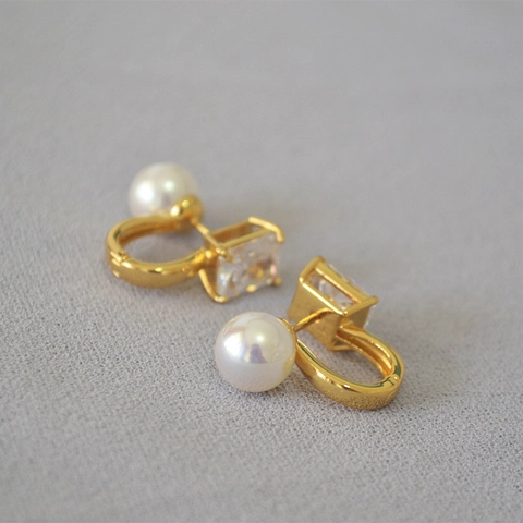 Pendientes de Aro de Latón Chapado en Oro de 18K con Circonia Rectangular y Perla Artificial de Doble Cara para Mujer Joyería