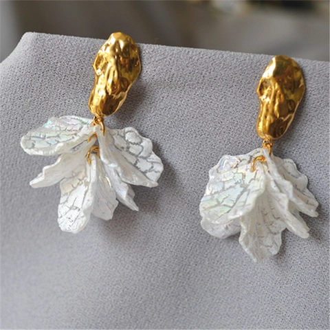Elegantes Pendientes Colgantes de Cobre Chapado en Oro con Forma de Cola de Pez y Pétalo Con Poste de Plata de Ley 925 para Mujer