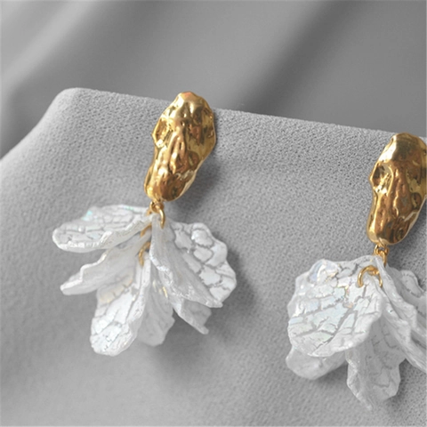 Elegantes Pendientes Colgantes de Cobre Chapado en Oro con Forma de Cola de Pez y Pétalo Con Poste de Plata de Ley 925 para Mujer