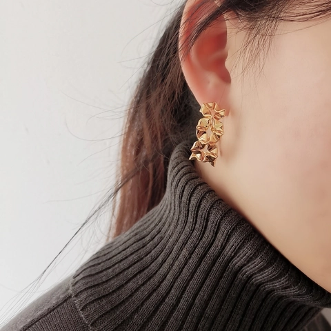 Ins Minimalistische Zerknitterte Hohle Blume Ohrstecker Mit 925 Sterling Silber Ohrstecker-Stift Kupfer Galvanisierter Schmuck Für Damen