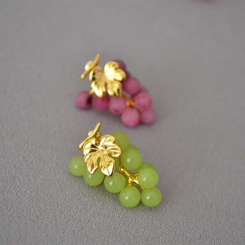 Pendientes de Botón con Forma de Uva de Estilo Pastoral para Mujer Latón Chapado en Oro Resina Pendientes de Hoja de Fruta Joyería Regalo
