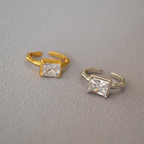 Anello Regolabile Minimalista in Ottone Placcato Oro per Donna Anello con Zirconia Rettangolare Radiosa Trama Irregolare Gioielli di Moda