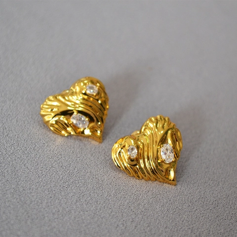 Vintage Hart Oorknopjes Van Verguld Messing Met 925 Sterling Zilveren Oorsteker En Ovaal Zirkoon Waterrimpeltextuur