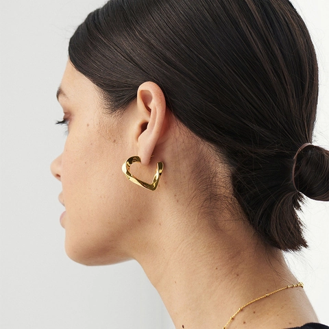 Minimalistische Verdrehte Herzförmige Ohrstecker Messing Gold Silber Plattiert Mit 925 Sterlingsilber Ohrstecker-Stift Damen