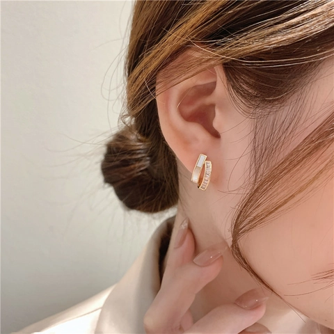 Eleganti Orecchini a Bottone in Rame Geometrici a C Con Perno in Argento Sterling 925 Zirconia Smalto Bianco Gioielli Donna