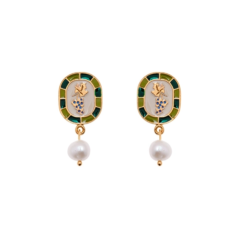 Orecchini a Bottone Pastorali in Ottone Placcato Oro Smalto Uva Con Perla d'Acqua Dolce e Perno in Argento Sterling 925
