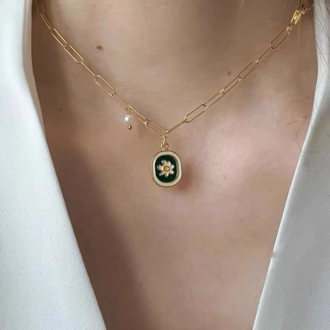 Collana con Ciondolo a Margherita in Smalto Fatto a Mano per Donna Lega di Rame Placcato Oro Catena a Graffetta Gioielli