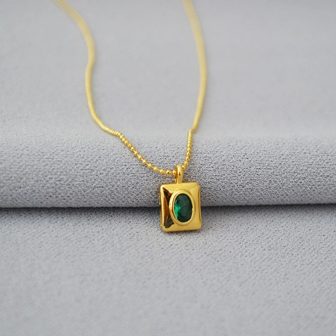 Collier en Laiton Plaqué Or Vintage pour Femmes Pendentif Carré en Strass Vert Émeraude Chaîne à Billes Minimaliste Bijoux de Cou