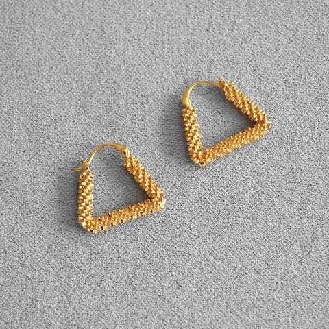 Orecchini a Cerchio Geometrici a Triangolo in Rame Galvanizzato per Donna Gioielli Minimalisti Texture Granulare Oro Argento