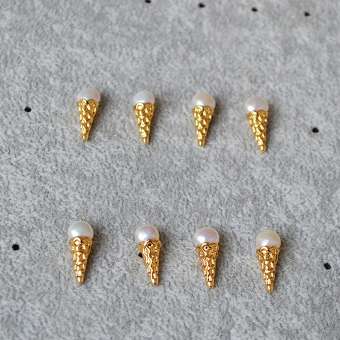 Orecchini a Bottone a Forma di Cono Gelato con Perla d'Acqua Dolce Design Coreano con Perno in Argento 925 Placcato Oro