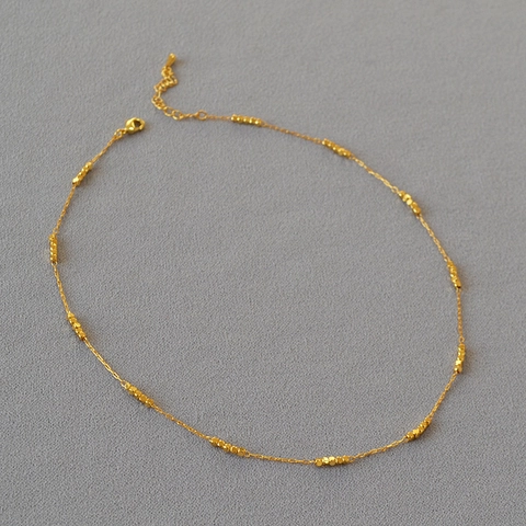 Collana a Catena Clavicola Minimalista in Ottone Placcato Oro Perle Quadrate Smussate Fatte a Mano Catena Sottile Corta Gioielli Design di Nicchia Donna