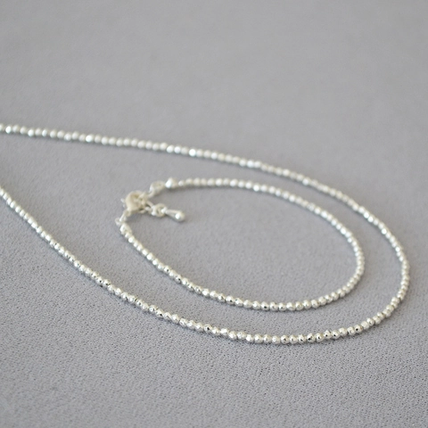 Collana Minimalista con Perle Sfaccettate Placcate in Argento e Bracciale a Catena Raffinata Fatta a Mano per Donna Gioielli