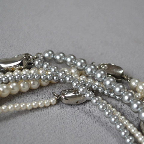 Collana di Perle Artificiali in Acciaio Inossidabile Francese Retrò Catena Clavicola a Perla Tonda Chiusura Lingotto