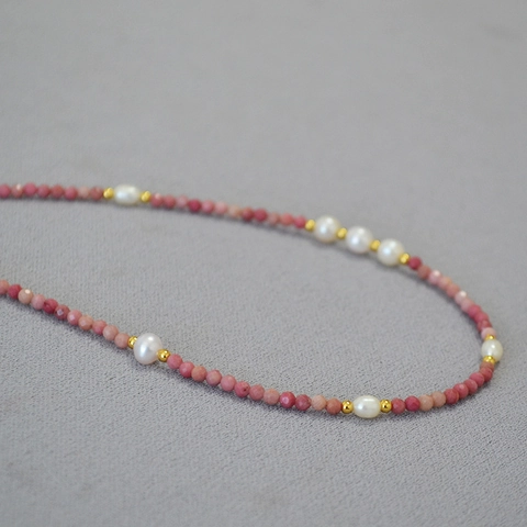 French Sweet Light Pink Rhodonite Beaded Necklace With Freshwater Rice Pearl Rhodonite Necklace For Women Elegant Layered Handmade Jewelry Thin Chain Necklace