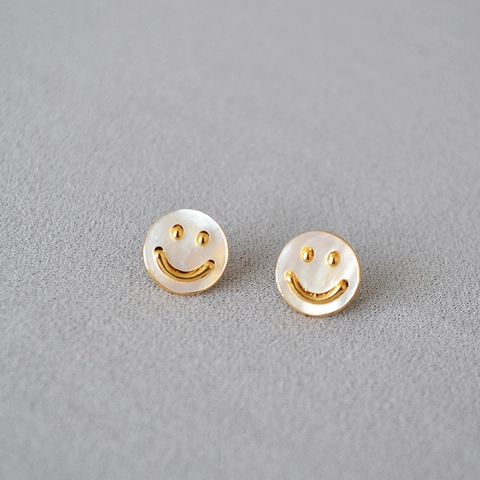 Orecchini In Ottone Placcato Oro Madreperla Faccina Sorridente Con Perno In Argento Sterling 925 Set Collana Per Donna