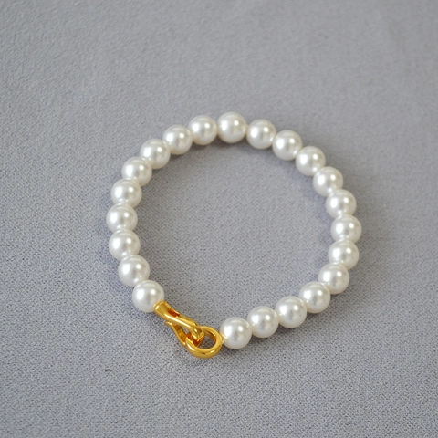 Elegant High Lustre Artificial Pearl Bracelet With Brass Gold Plated Clasp Round Bead Minimalist Fashion Commute Jewelry For Women