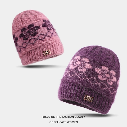 Bonnet en Tricot Chaud d'Hiver pour Femme Jacquard Motif Floral Avec Doublure en Velours Bonnet de Ski avec Décoration en Métal